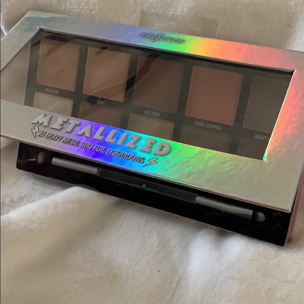 Metallic eye shadow palette